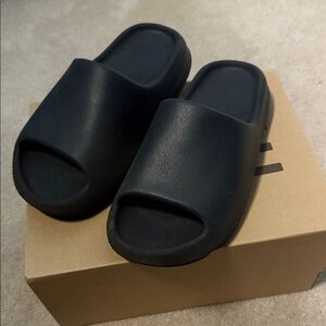 Yeezy Onyx slides